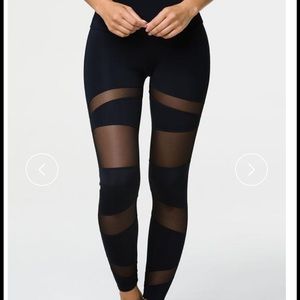 NWT! Onzie Bondage Legging in Black SM